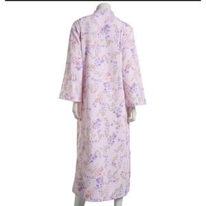 Brand New Miss Elaine Women's Size Medium White Floral Pink Lilac Robe